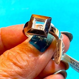 18k floating diamond inside the glass on the ring.